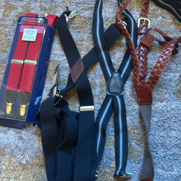 4 sets of men’s suspenders. Two have never been worn.
3 fabric, 1 leather - Picture 1 of 6